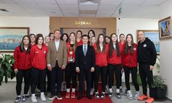 Marmaris'in sultanları zirveyi bırakmıyor