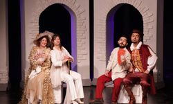 Merkezefendi Kent Tiyatrosu yeni oyunu 'Biz Aşık Değiliz' ile sahnede