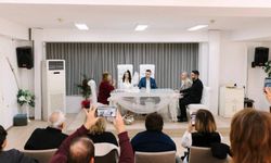 Balçova'da yeni evlenen çiftlere alışveriş kartı desteği