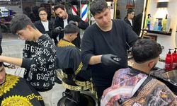 İzmir'de berberler bayram tıraşı için 24 saat mesai yapıyor