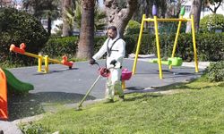 Konak'ın parkları bayramda çiçek gibi