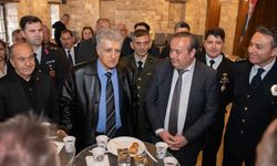 Kuşadası'nda ilçe protokolü, vatandaşlarla bayramlaştı