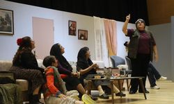 Büyük İlgi Gören 'Canım Komşularım' Yeniden Sahnede