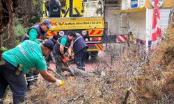 Efeler Belediyesi'nin ekipleri çalışıyor