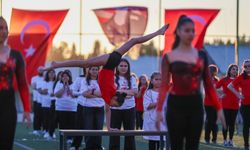 Buca'da yüzlerce kişi 'Atam İzindeyiz' yazdı
