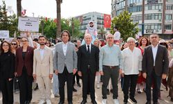 Uluslararası Tiyatro Festivali renkli kortejle açıldı