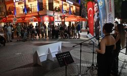 Akustik yaz akşamları ile müziğin ritmi Manisa'da