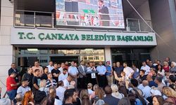 Çankaya Belediyesi önünde Güner'e destek buluşması