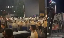 CHP İstanbul İl Binasında pankart gerginliği