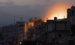 İran'ın iki noktasında patlama sesleri duyuldu