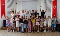 Efeler'de sahne minik yeteneklerin