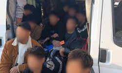 İzmir'de durdurulan araçtan 34 düzensiz göçmen çıktı
