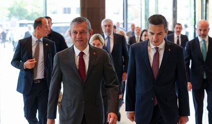 Özgür Özel’den TİSK’e ziyaret: Asgari ücrette ara zam mesajı