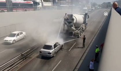 Seyir halindeyken yanan otomobile beton mikseri müdahale etti