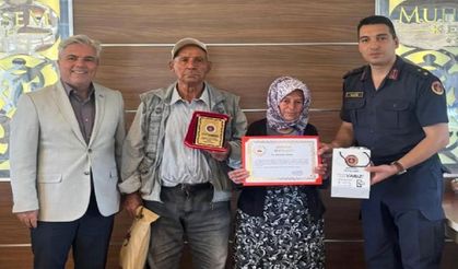 Afyonkarahisarlı çift, evi ve arazisini jandarmaya bağışladı