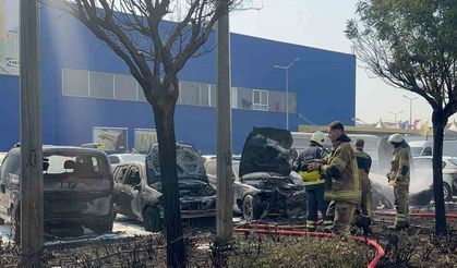 AVM otoparkında yangın: 6 araç kül oldu