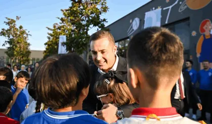 Ahmet Akın’dan öğrencilere 1.000 tl kırtasiye desteği