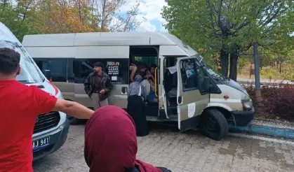 Kampüste korkutan kaza: 13 öğrenci yaralandı