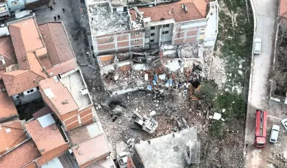 Sındırgı'da tehlikeli yapılar kaldırılıyor