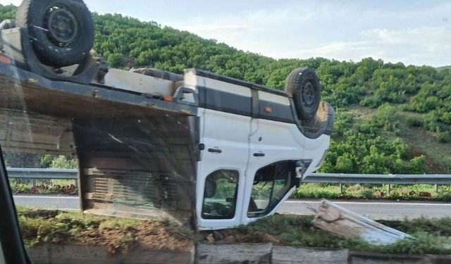 Bingöl’de kamyonet refüje çıktı: 1 yaralı
