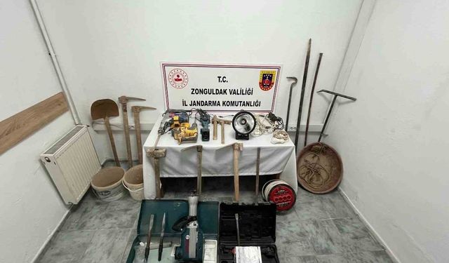 Çaycuma’da kaçak kazı yapan 5 kişi yakalandı