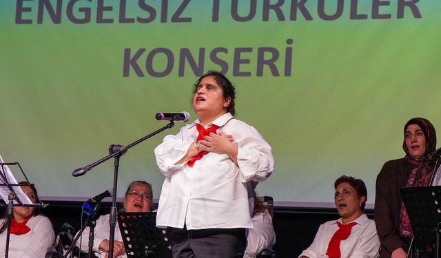Gaziemir’de İzmir’in ilk engelsiz korosu sahne aldı