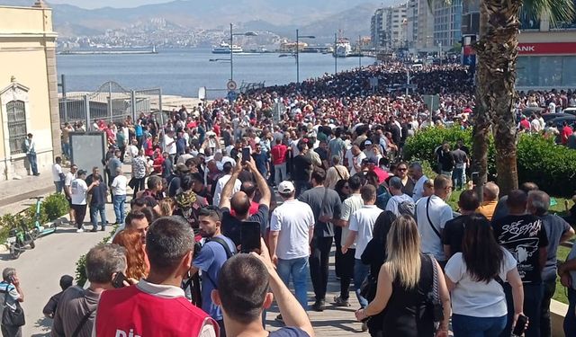 İZENERJİ ve İZELMAN işçileri grevin ikinci gününde Konak Pier’de