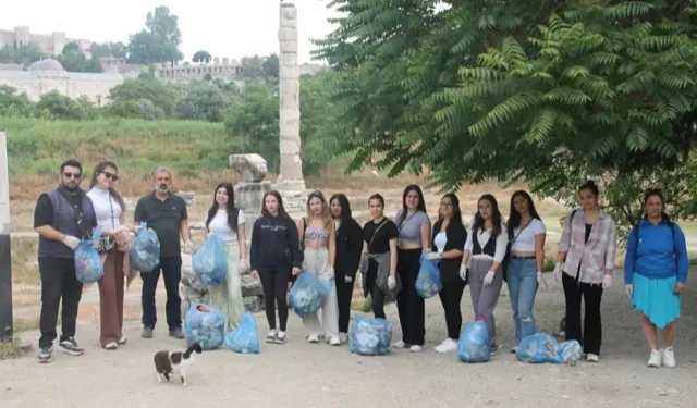 İzmir Efes MYO'dan kültürel miras alanında temizlik