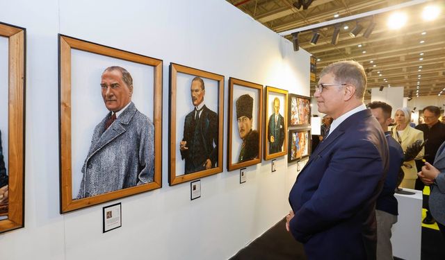 İzmir Sanat ve Antika Fuarı ikinci kez kapılarını açtı: Başkan Tugay'a ödül!