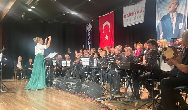 Karşıyaka Sanat Derneği’nin 19 Mayıs’a özel konserinde salon dolup taştı