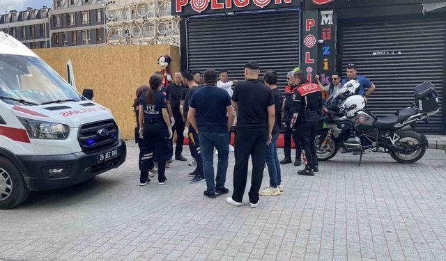 "Askeriz" diyen şahıslar hesap ödemeyince kavga çıktı: 5 yaralı