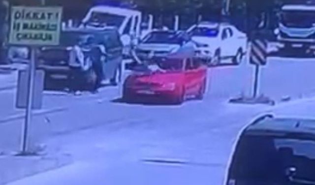 Bolu’da yola aniden çıkan 7 yaşındaki çocuğa otomobil çarptı: O anlar, güvenlik kamerasına yansıdı