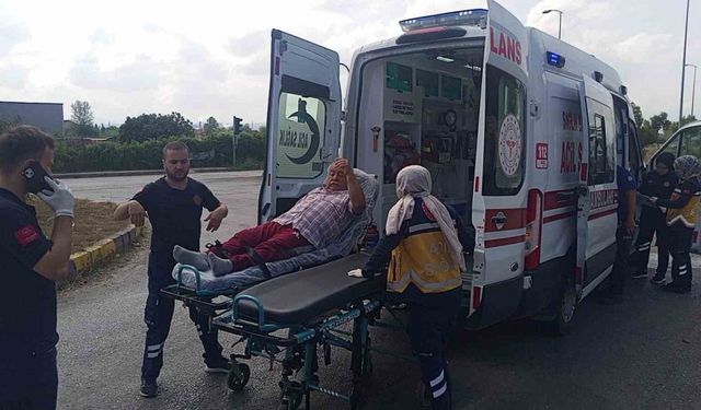 Çaycuma’da hasta sevki yapan ambulansla otomobil çarpıştı