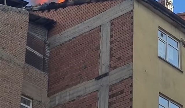 Elazığ’da çatı yangını, paniğe neden oldu