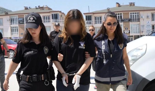 Evine gidip tartıştığı kadını bıçaklayarak öldüren kadın ve 3 şüpheli adliyeye sevk edildi