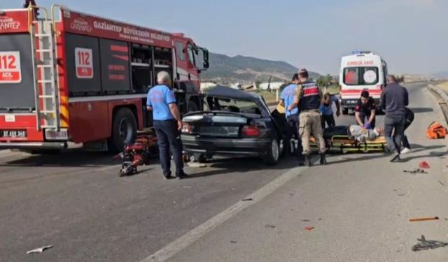 Gaziantep’te iki otomobil çarpıştı: 1 ölü, 2 yaralı
