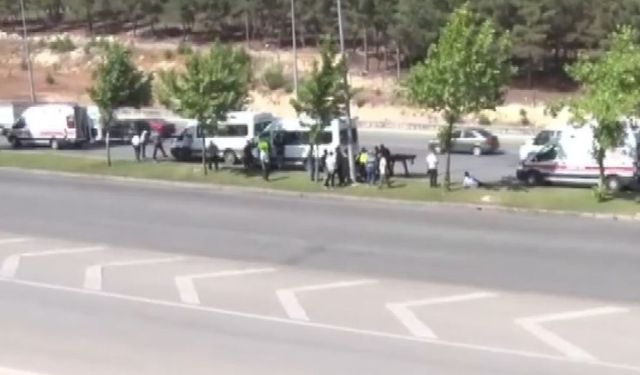 Gaziantep’te yayaya çarpan işçi servisine başka servis çarptı: 1’i ağır 4 yaralı