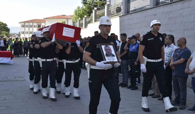 Hayatını kaybeden polis memuru törenle memleketine yolcu edildi