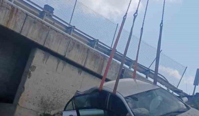 Otomobil köprüden uçtu: 2 yaralı