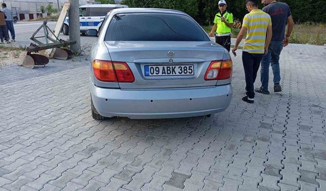 Otomobille çarpışan motosikletteki 2 çocuk yaralandı