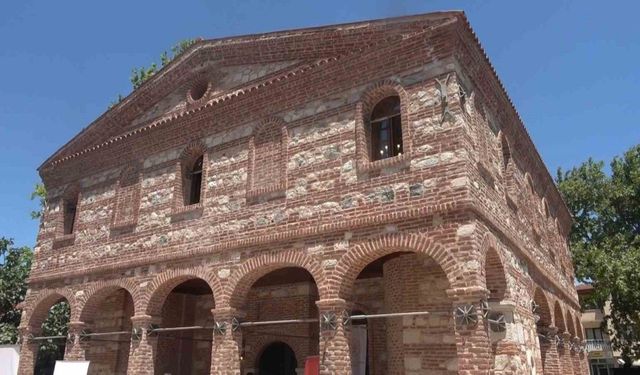 Özlüce Camii yeniden ibadete açıldı, ilk cuma namazı kılındı