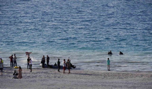 Salda Gölü’ne giren baba ve oğul boğuldu, kızı vatandaşlar kurtardı