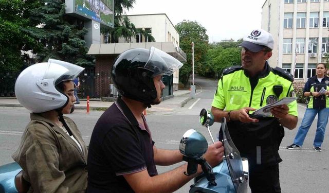 Samsun’da Dünya Motosiklet Günü’nde polislerden sürücülere "güvenli sürüş" uyarısı