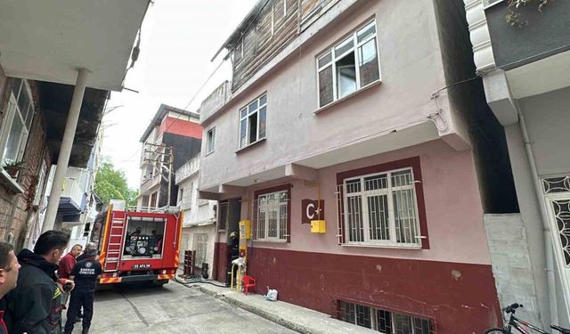 Samsun’da ev yangını: Anne ve kızı dumandan etkilendi