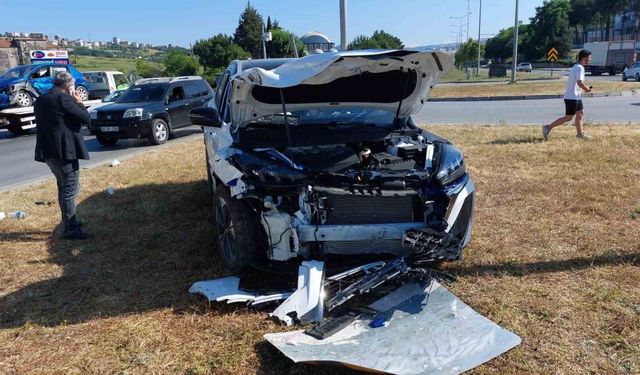 Samsun’da kavşakta 2 otomobil çarpıştı: 4 yaralı
