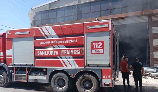 Şanlıurfa’da boya fabrikasında çıkan yangın kontrol altına alındı