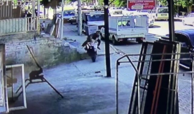 Şanlıurfa’da motosiklet kazasında facianın eşiğinden dönüldü