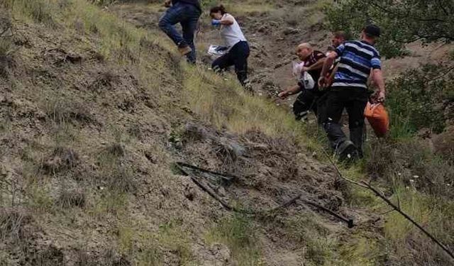 Şarampole devrilen traktörün altında kalan sürücü hayatını kaybetti
