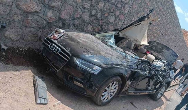 Siirt’te kamyon ile otomobil çarpıştı: 1 ölü, 4 yaralı
