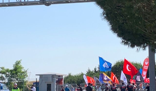 Zafer Partisi lideri Ümit Özdağ hakim karşısında